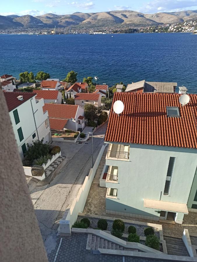 Apartment Kvesic Trogir Exterior foto