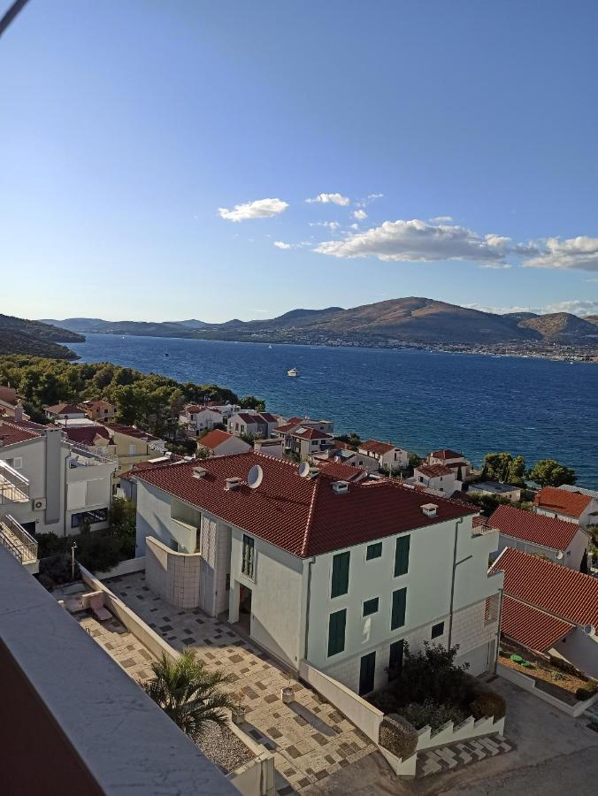 Apartment Kvesic Trogir Exterior foto