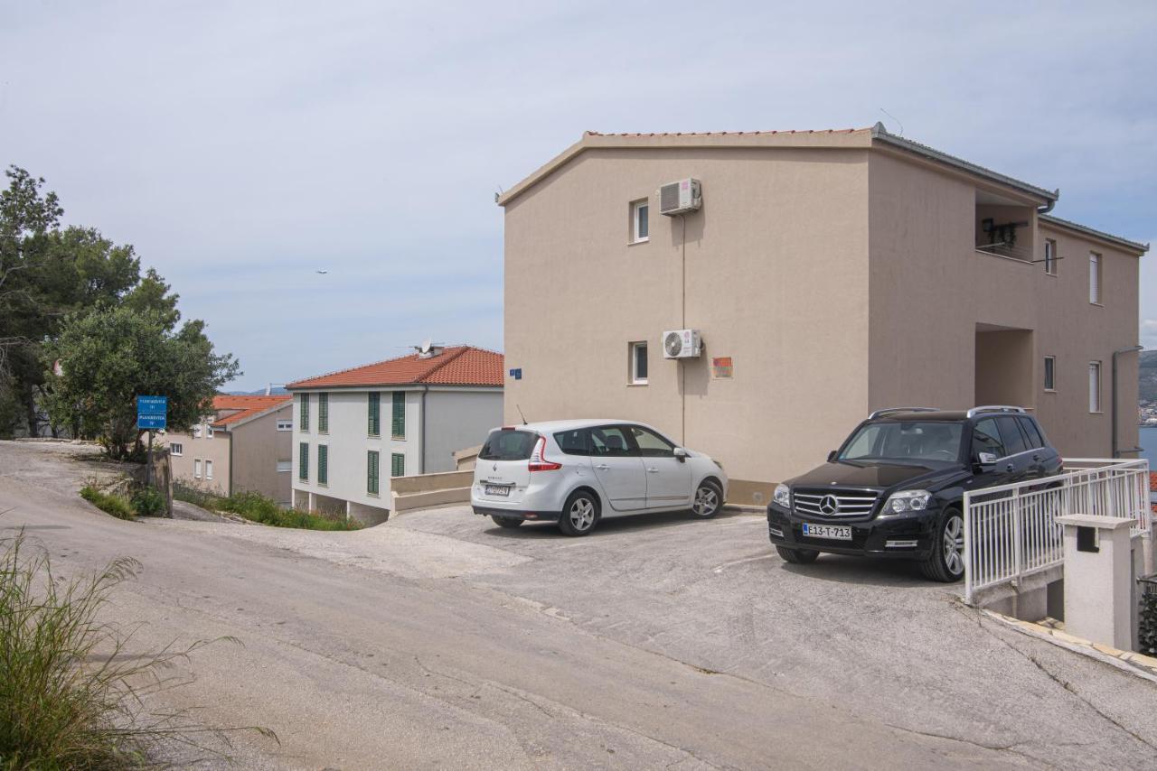 Apartment Kvesic Trogir Exterior foto