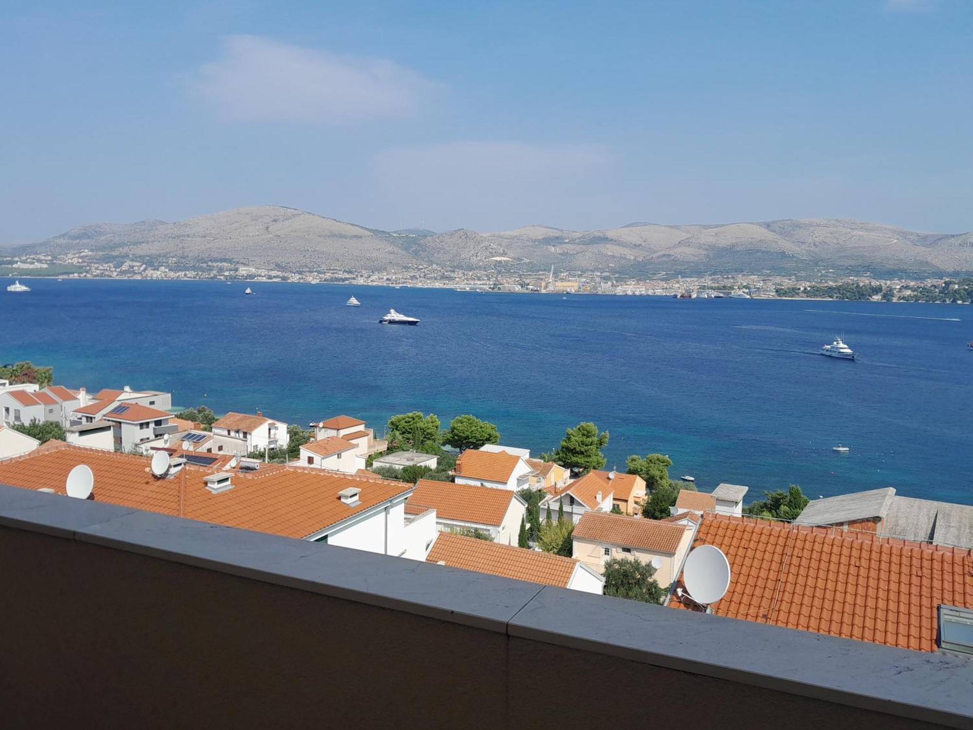 Apartment Kvesic Trogir Exterior foto